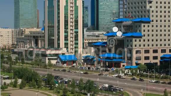 位于哈萨克斯坦阿斯塔纳的市中心和中央商业区的高架景观视频的预览图