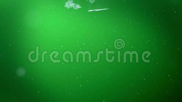 装饰的3d雪花在空气中缓慢地漂浮并在绿色背景上发光作为圣诞动画使用新视频的预览图