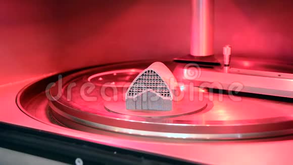 从金属粉末打印在金属3D打印机工作室视频的预览图