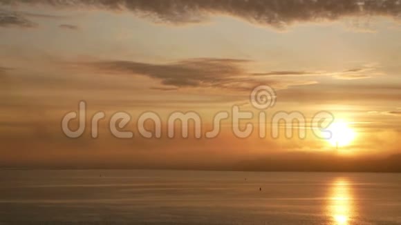 海水黎明的太阳视频的预览图