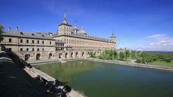 西班牙马德里附近的圣洛伦佐埃斯科雷皇家修道院视频的预览图