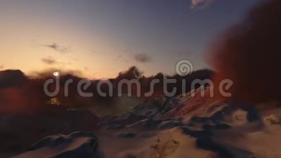 在雪山上空飞行日落时的云彩视频的预览图