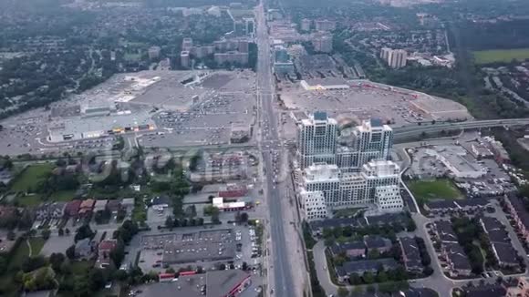 城市住宅区的鸟瞰图视频的预览图
