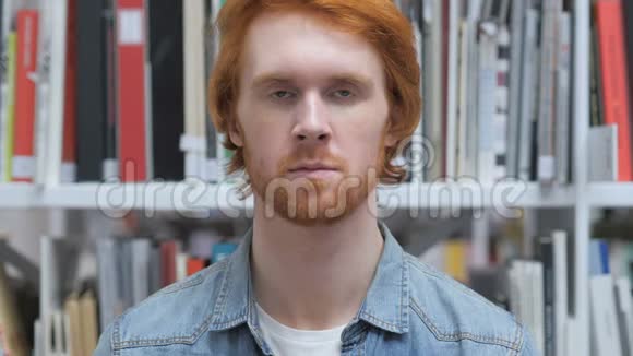 胡子红发人的肖像视频的预览图