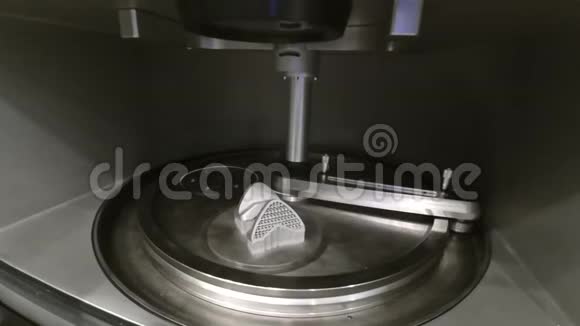 金属3d打印机激光烧结机上的金属粉末印刷物体视频的预览图