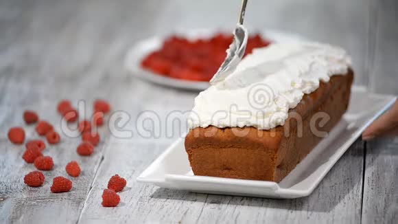 用奶油做树莓蛋糕视频的预览图