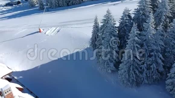 科帕尼克山冬季景观鸟瞰视频的预览图