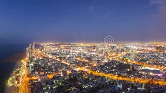 Ajman从屋顶白天到夜晚的城市景观视频的预览图