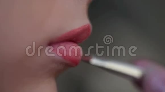 化妆的嘴唇视频的预览图