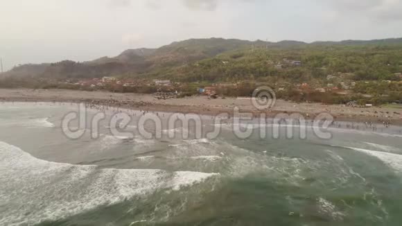靠近日惹海洋的沙滩视频的预览图