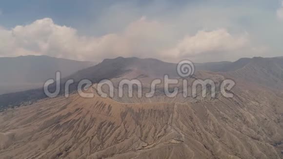 山景带活火山视频的预览图