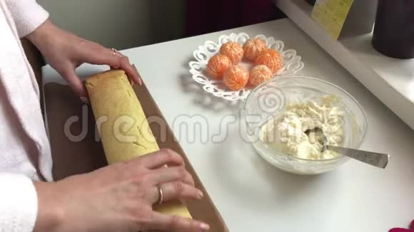 烹饪饼干卷里塞满了蓖麻和普通话视频的预览图