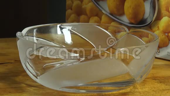 谷类食品牛奶谷物早餐食品视频的预览图