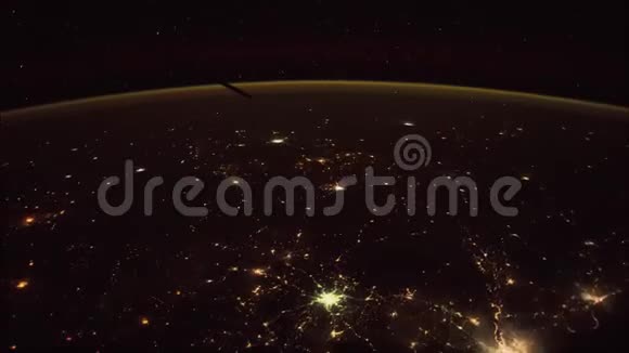 从国际空间站上看到地球夜间对行星地球的空间探索视频的预览图