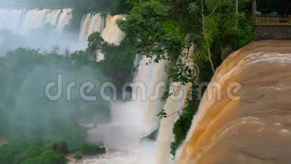 阿根廷伊瓜苏瀑布的景色视频的预览图