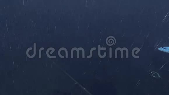 暴雨夜空中的客机视频的预览图