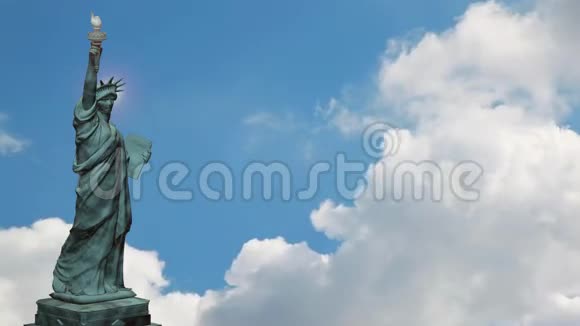 自由女神像与时光流逝蓝天视频的预览图