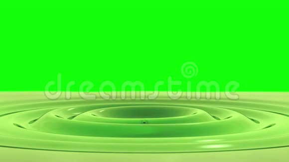 在绿色屏幕上滴具有聚焦效果的苹果汁滴1视频的预览图
