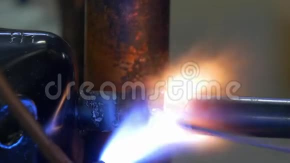 工厂金属铁焊接视频的预览图