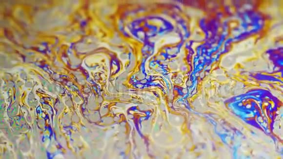 令人惊叹的彩色背景形成的运动多色表面肥皂泡视频的预览图