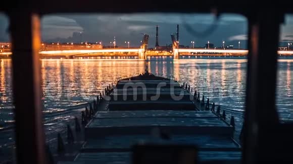 内河航行货船视频的预览图