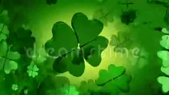 圣帕特里克节绿四叶三叶草动画视频的预览图