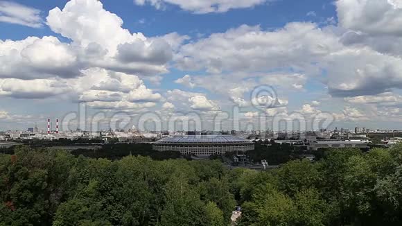 从斯派洛山或沃罗比戈里观景台俯瞰莫斯科市中心俄罗斯莫斯科视频的预览图