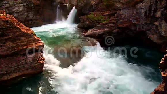 圣玛丽瀑布冰川国家公园视频的预览图