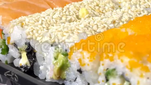 日本传统美食寿司生鱼视频的预览图