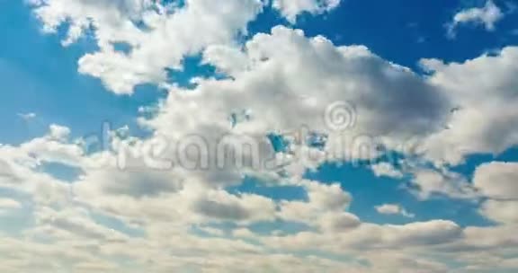 移动的云的时间流逝视频的预览图