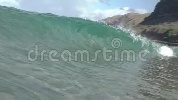 夏威夷海岸的波浪不错视频的预览图