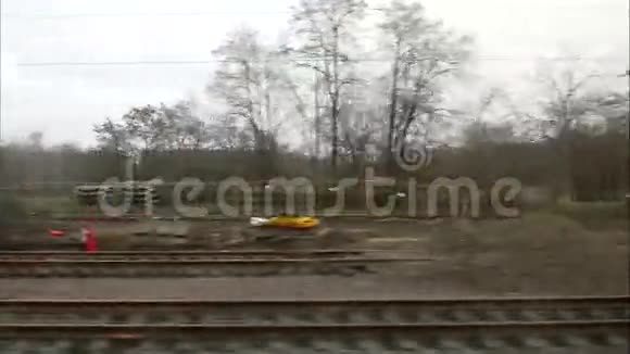 从列车窗口水平移动视频的预览图