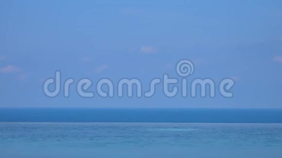 带海景的无限游泳池视频的预览图