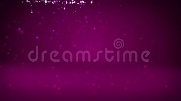 紫色圣诞树从发光发亮的粒子在左边广角拍摄圣诞节背景下的冬季主题视频的预览图