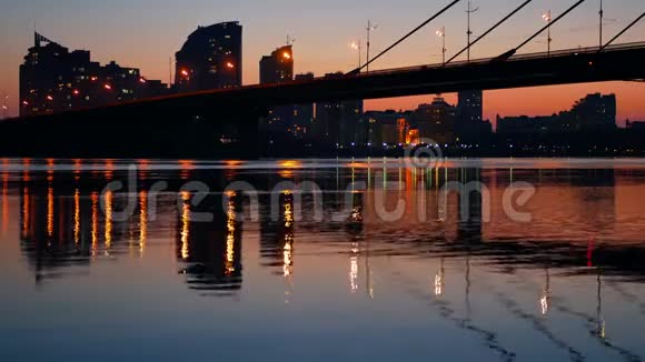 日落河桥城视频的预览图