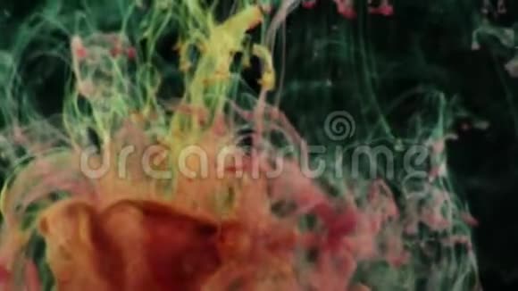 水中抽象背景油墨视频的预览图