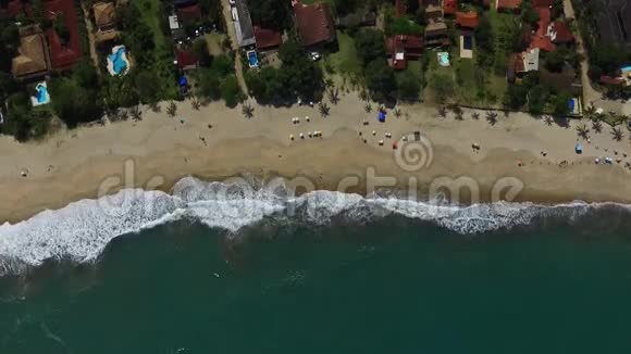 鸟瞰巴西圣保罗州北岸海滩视频的预览图