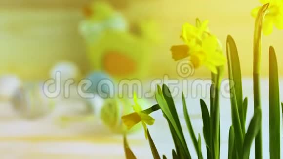 复活节快乐复活节彩蛋和春花视频的预览图