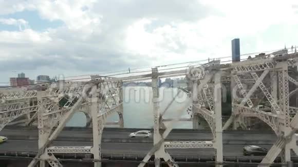 纽约市大桥和天际线鸟瞰图视频的预览图