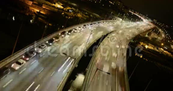 高速公路上的交通视频的预览图