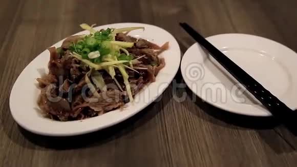 合上中国菜视频的预览图