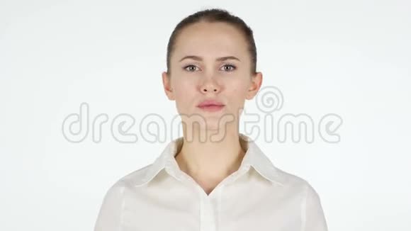 女人的沉默手指在嘴唇上视频的预览图