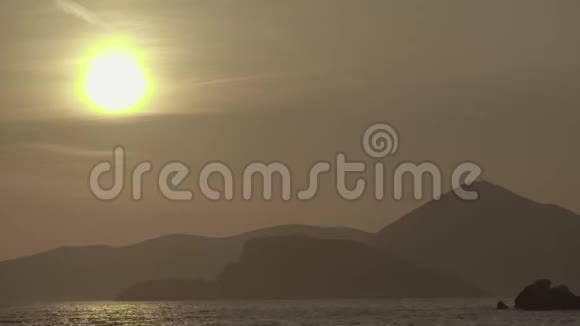 山和大海海岸景观黑山视频的预览图