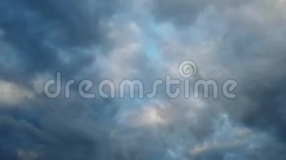 阴云密布的天空的时间流逝视频的预览图