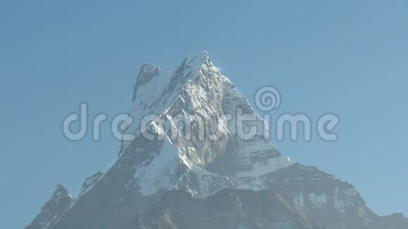 尼泊尔喜马拉雅山脉马查普查雷山视频的预览图