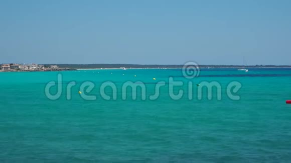 萨拉皮塔西班牙马洛卡迷人的埃斯拉皮塔海滩和绿松石海的迷人景观视频的预览图