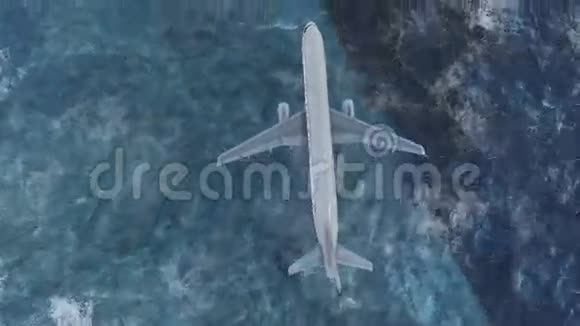 雨中飞越海洋和高山的客机视频的预览图