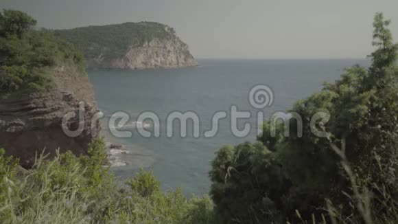 山和大海海岸景观黑山视频的预览图