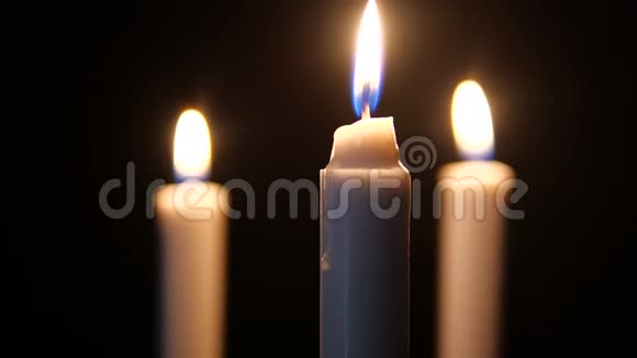 圣诞节有镜头蜡烛燃烧视频的预览图