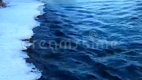 冬季河冰背景视频的预览图